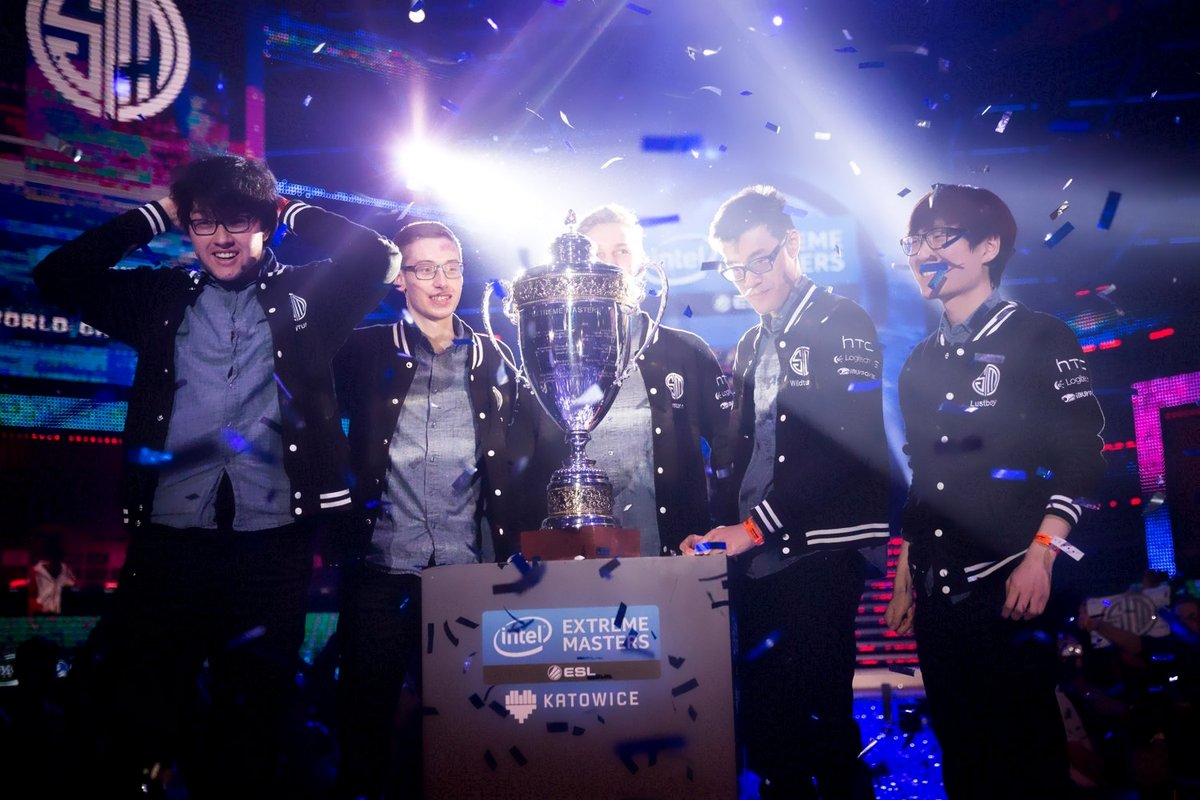 TSM's tweet photo. After 10 years in action, you retire a legend @Santorin.

Congratulations on a storied career, and thank you for everything you did for the black-and-white. https://t.co/AGpIknRcK9