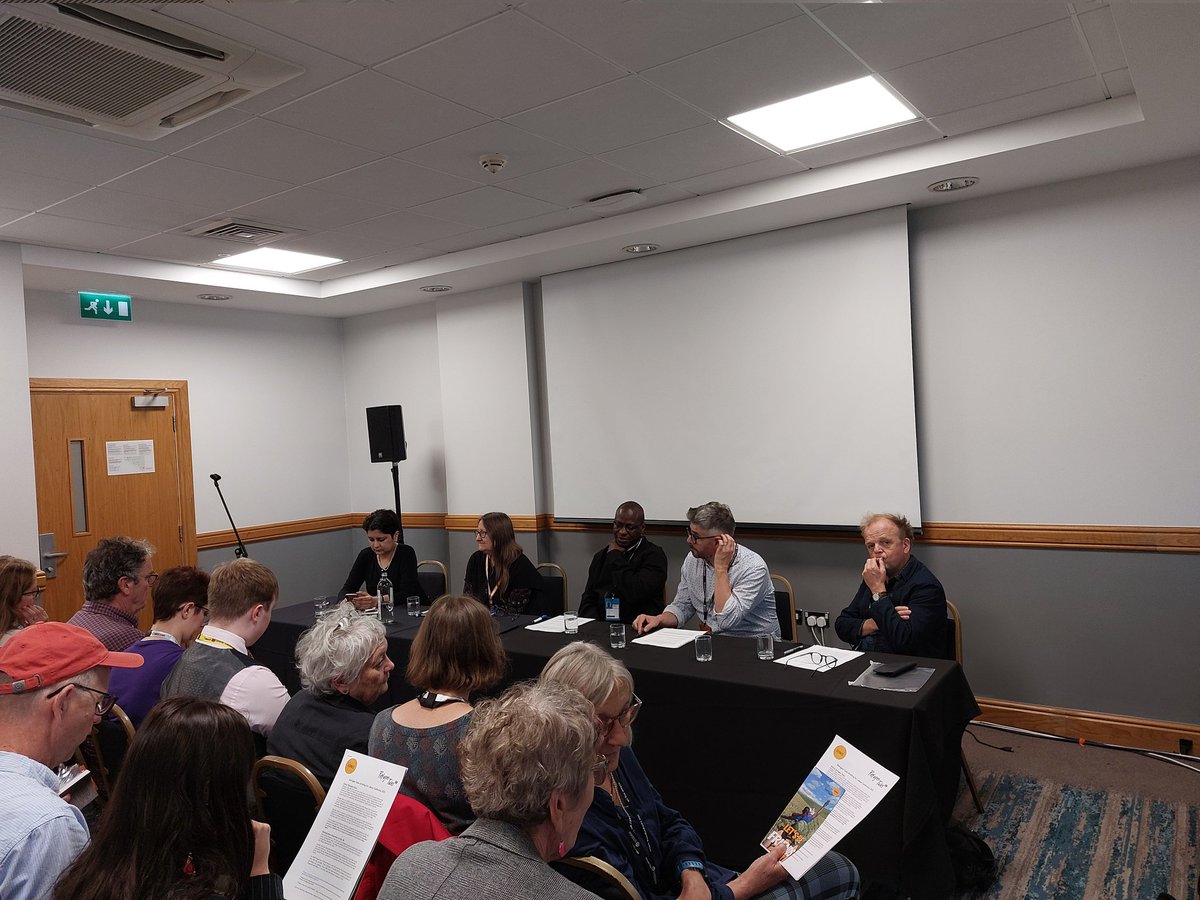 Standing room only at our packed @RefugeeTales @GatDetainees fringe meeting today #Lab23 talking about the #CostsOfDetention and why we call for an end to indefinite immigration detention