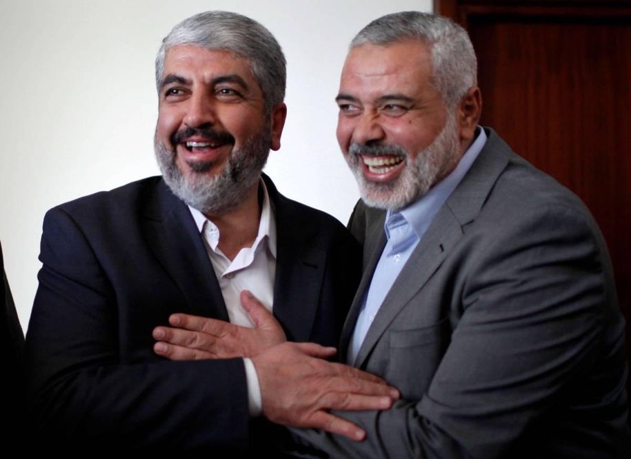 mamdouh4729's tweet photo. اسأل الله أن ينتقم منكما ومن عمالتكما وخيانتكما 

لازال بعض السُذّج يُدافع عنهما ورائحة النفاق والخيانة تفوح من أفواههم النتنة. https://t.co/4qq5Xt6G1u