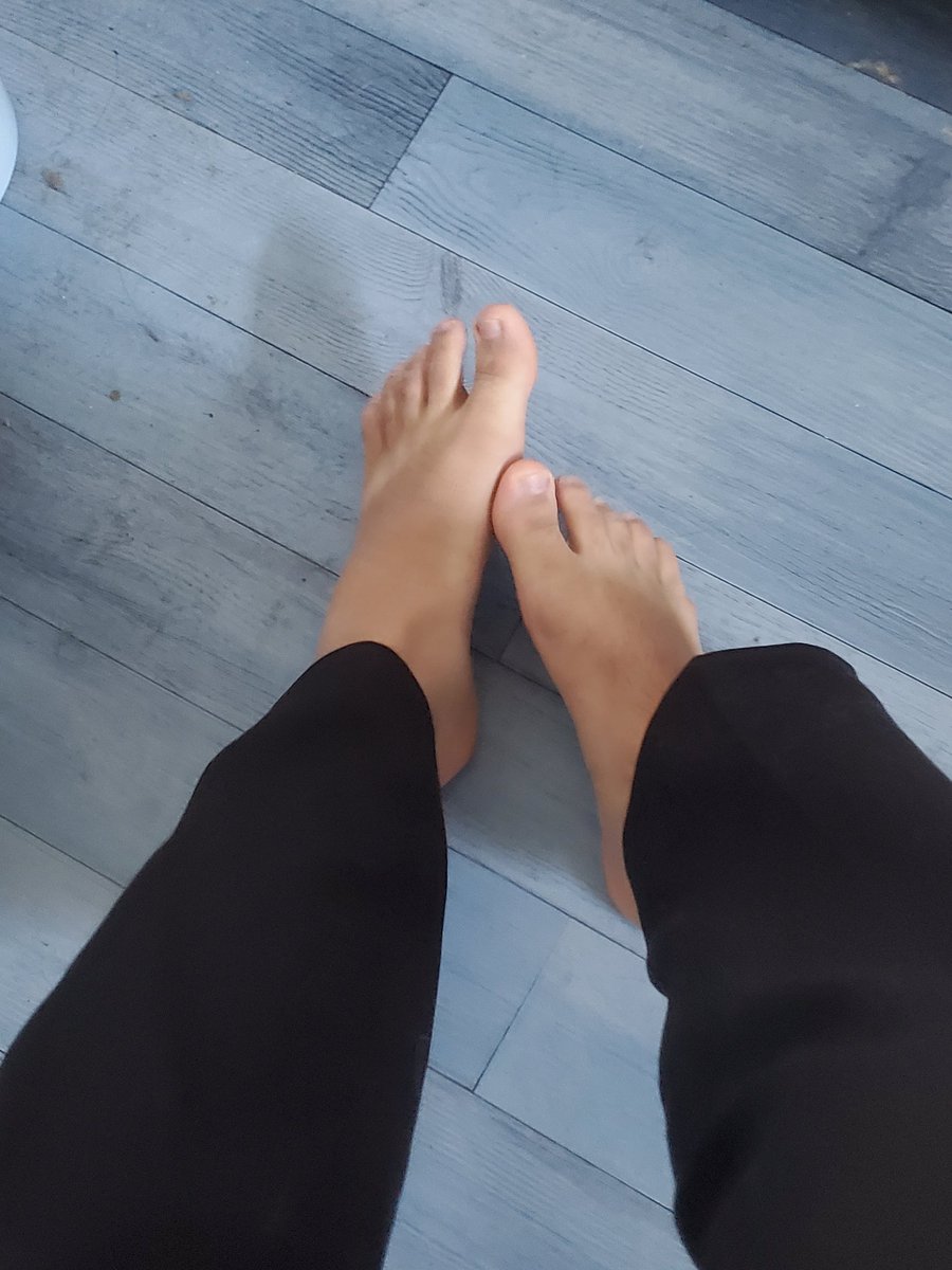 yummy_side222's tweet photo. #feet_lover #feetfethish #pies #feetseller https://t.co/yqU4wPqC9r