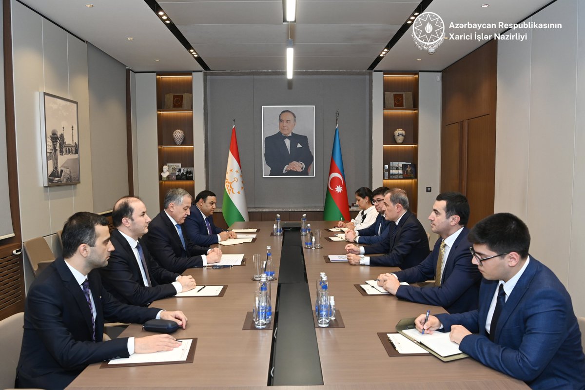 AzerbaijanMFA's tweet photo. Nazir Ceyhun Bayramovun Tacikistanın xarici işlər naziri Sirojiddin Muhriddin ilə görüşünə dair mətbuat məlumatı
➡️https://t.co/JnWm0qqGEg https://t.co/vHOjaGr6Hm