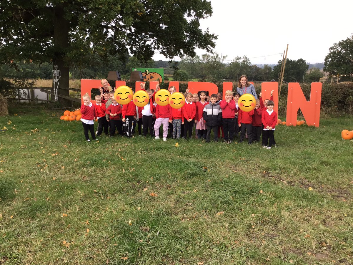 Year1Allenton's tweet photo. Year 1 had an amazing time at Bluebells farm today, meeting and learning about lots of different animals and exploring the pumpkin patch! 🎃🐄🐘🐑 @AllentonEnrich1 https://t.co/56xRYKHrXs