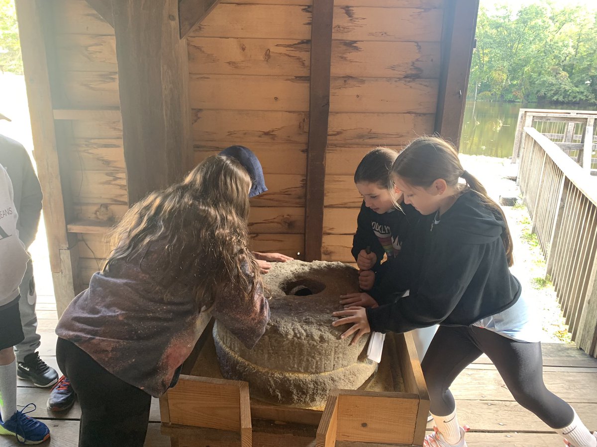 scotto_educator's tweet photo. With @sci345 &amp; 21st- Century, we thrash wheat, peel beans, grind corn - Thank you for this step into history Philipsburg Manor! #historic #WeAreBethpage https://t.co/gZlR5wuAlm