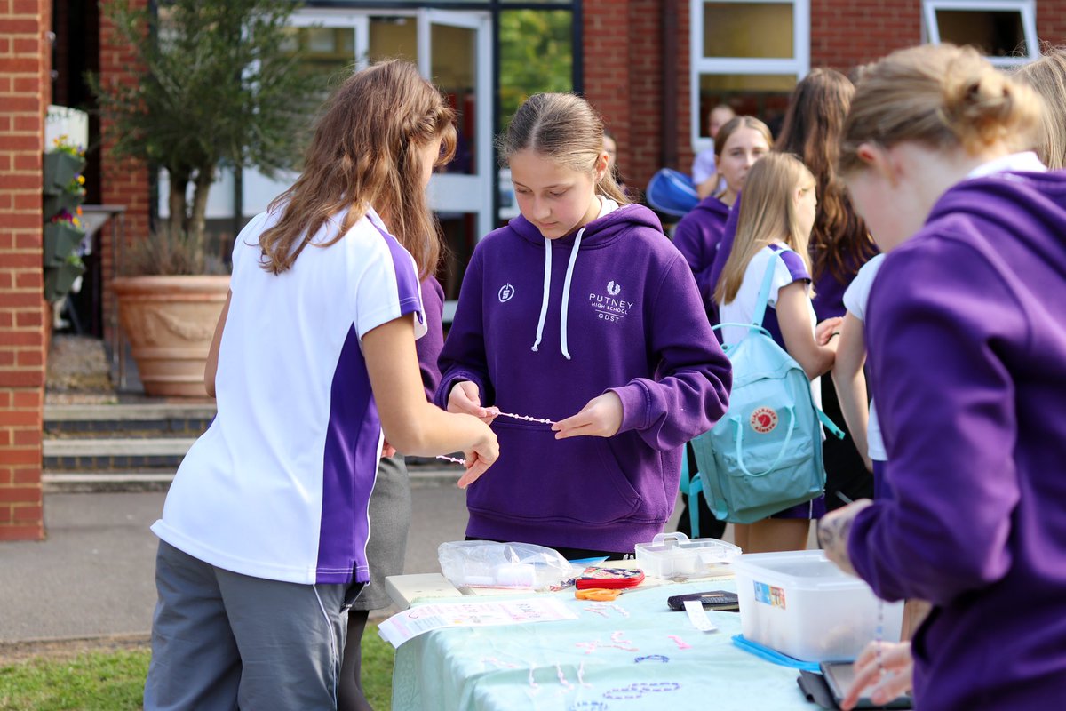putneyhigh's tweet photo. Year 10 rocked their Tenner Challenge Sale today, offering handmade jewellery, graphic tees, and delicious snacks. Kudos to our budding entrepreneurs for a fantastic event! 💪 #TennerChallenge #YoungEntrepreneurs https://t.co/QwqwdZVsAX