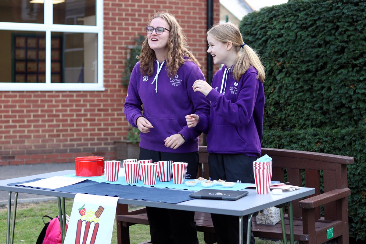 putneyhigh's tweet photo. Year 10 rocked their Tenner Challenge Sale today, offering handmade jewellery, graphic tees, and delicious snacks. Kudos to our budding entrepreneurs for a fantastic event! 💪 #TennerChallenge #YoungEntrepreneurs https://t.co/QwqwdZVsAX