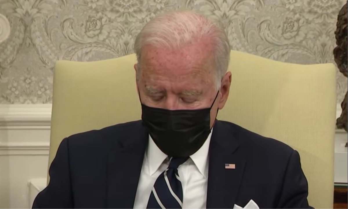kylenabecker's tweet photo. JUST IN: President Biden has called a lid before noon.

Americans should not expect to see Sleepy Joe for the rest of the day. 

Even as a Middle Eastern war rages and a European war drags on with no end in sight, Biden will not face Americans or the press.

This is not normal. https://t.co/HjMXMrYGPn