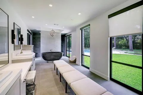 RedJacket_Group's tweet photo. A rare Mid-century Modern stunner on prestigious Thamer Lane in Hunter's Creek. 
.
Link in the Comments. 
#MondayMotivation #MillionDollarListing  #HoustonTX https://t.co/a0QEM7cplu