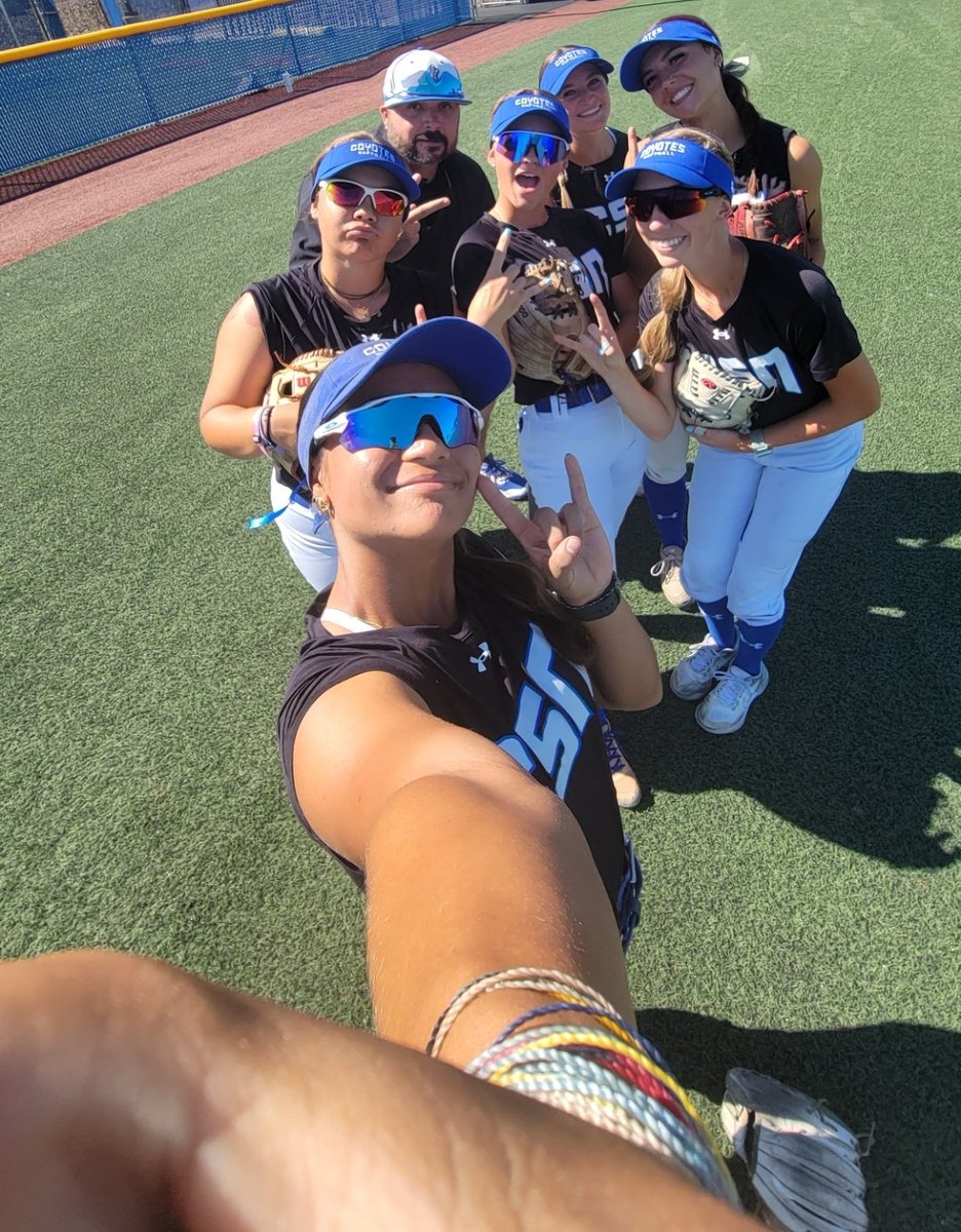 CoachRC16's tweet photo. Monday Feels ~ Pregame vibes with my outties from this past weekend's fall ball games. #YotesintheOutfield
#CSNSoftball #FallBallatTheDen https://t.co/JvFF8MWr4F