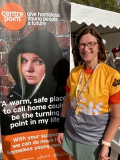 14GraysInnSq's tweet image. Congratulations to our runners in the Royal Parks Half. Julie &amp;amp; Alfie ran a sub-2 hours &amp;amp; Joe, Joan &amp;amp; Dan all came in under 3 hours 2 minutes. The team were also in the top 5% of fundraisers for Just Giving last month with £3,260 raised for Centrepoint 

justgiving.com/fundraising/jo…