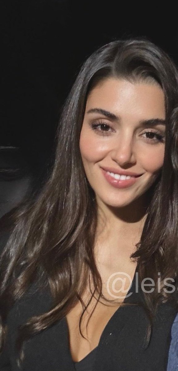 ella es hande erçel la mujer las más hermosa de turquía y tambien es una gran y exitosa actriz 😍✌️😘#HandeErçel #BambaşkaBiri