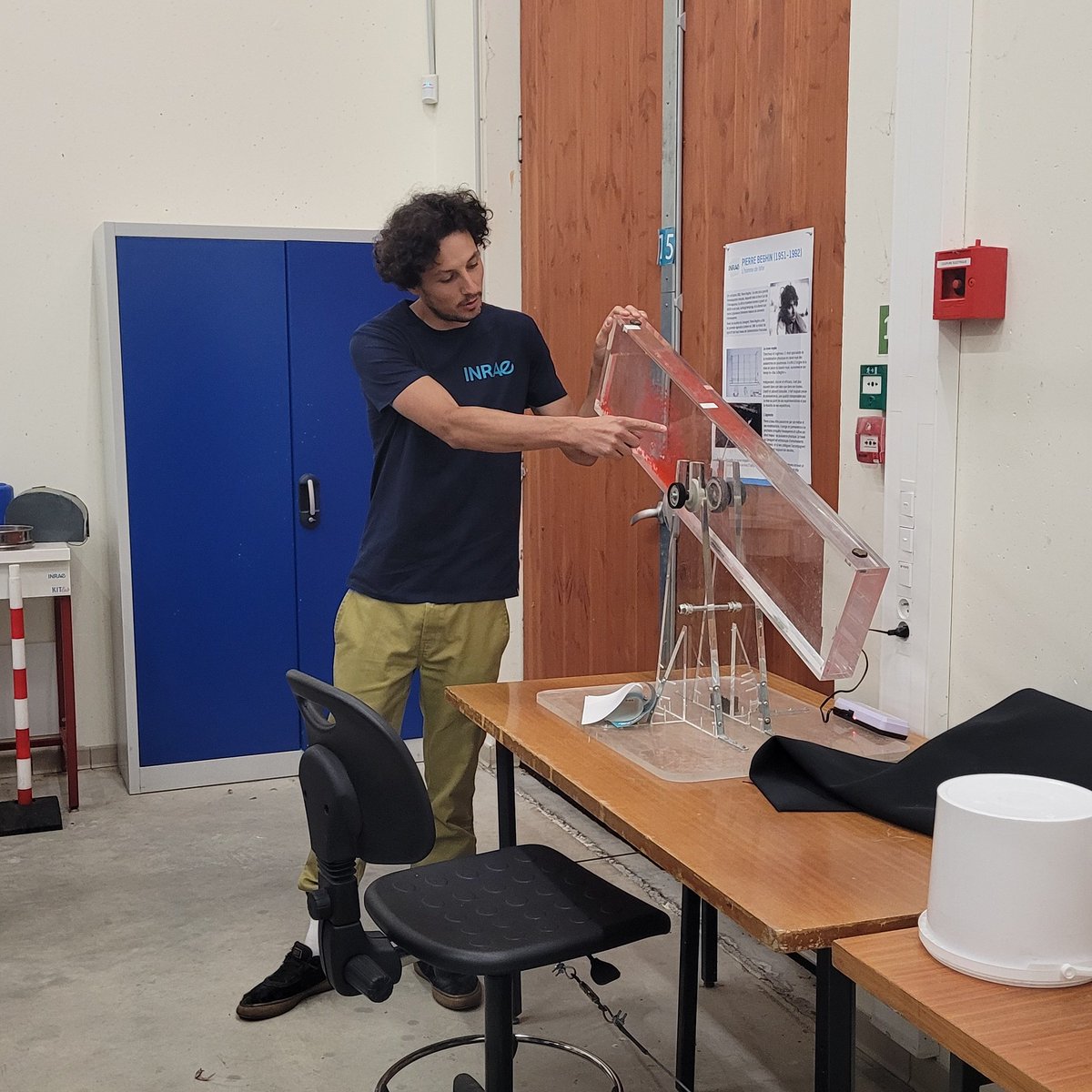 INRAE_Lyon_Gre's tweet photo. #FDS2023 #FDSAURA 

Accueil de scolaires cet après-midi sur notre site du campus de l'@UGrenobleAlpes.

⛷️ Quels futurs pour les territoires de montagne et les stations de ski ?
❄️ Comment modéliser les avalanches ?

Avec les équipes du #LESSEM et de l'@IGE_Grenoble ! https://t.co/McR9y5KYHm