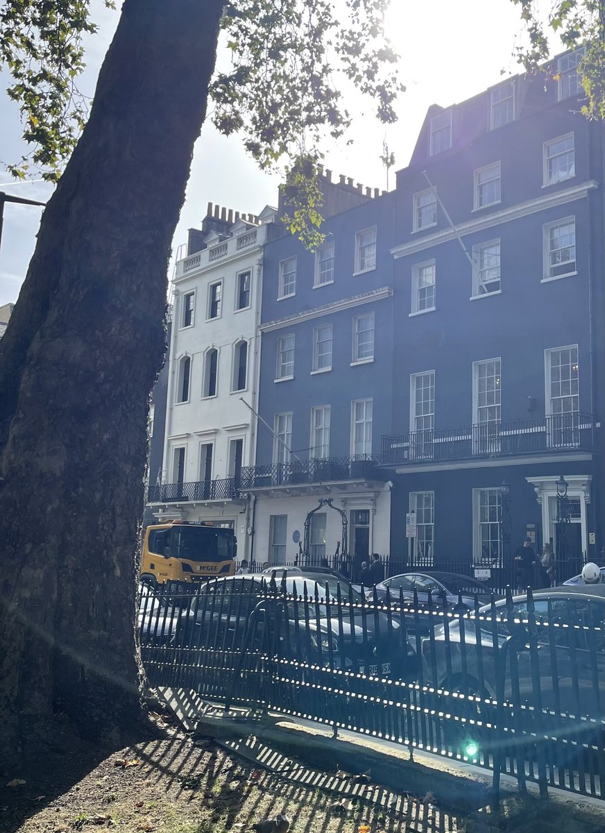 The most haunted house in London (so they say) is in Berkeley Square #haunted #berkeleysquare #HauntedMansion #hauntedlondon