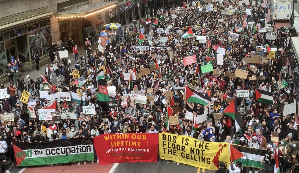 PamelaUnplugged's tweet photo. These are supporters of the barbaric Godless creatures that murdered a young Jewish woman, desecrated and spat on her corpse and then paraded it thru the streets like trash.
Celebrating in New York City.
How long before their signs are replaced with assault weapons?
#EndGaza https://t.co/ho4LOUXuxO