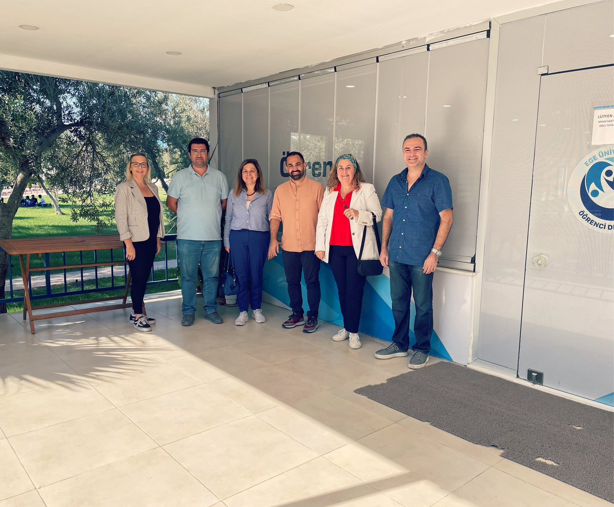 egeodek's tweet photo. Moda ve Tasarım Yüksekokulu Müdürü Prof. Dr. Sayın Ziynet ÖNDOĞAN ve akademik ekibi dekanlığımızı ziyaret ettiler. Etkinliklerimiz hakkında fikir alışverişinde bulunduğumuz bir toplantı gerçekleştirdik. Kendilerine nazik ziyaretleri için teşekkür ederiz. @profdrnecdetbudak https://t.co/m8TcG7L8NN
