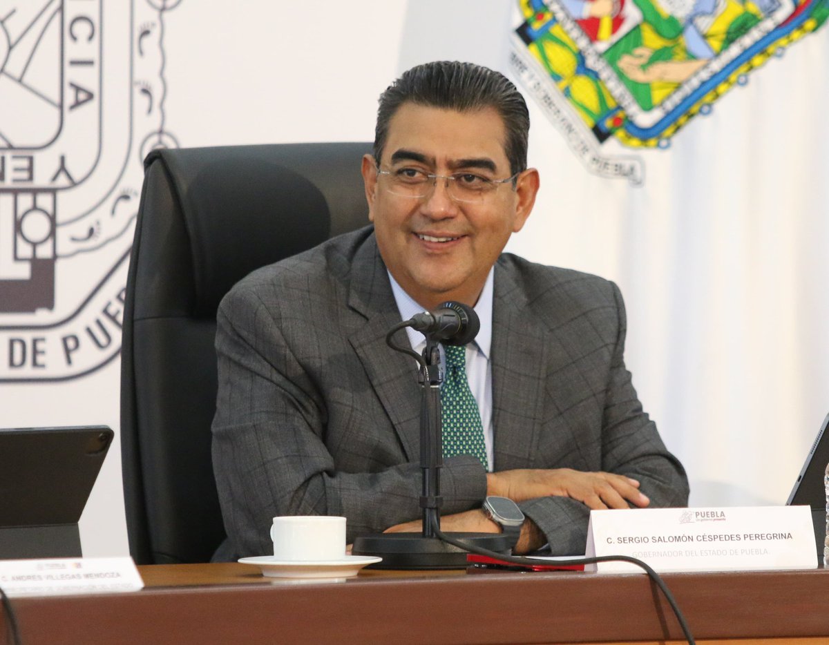 SergioSalomonC's tweet image. 📰 #RuedaDePrensa | En este gobierno tenemos claro que la educación es base para el desarrollo de nuestro estado y la creación de oportunidades para las siguientes generaciones. 

Dos acciones que se llevaron a cabo en las últimas semanas, y que celebro con gran orgullo, son la…