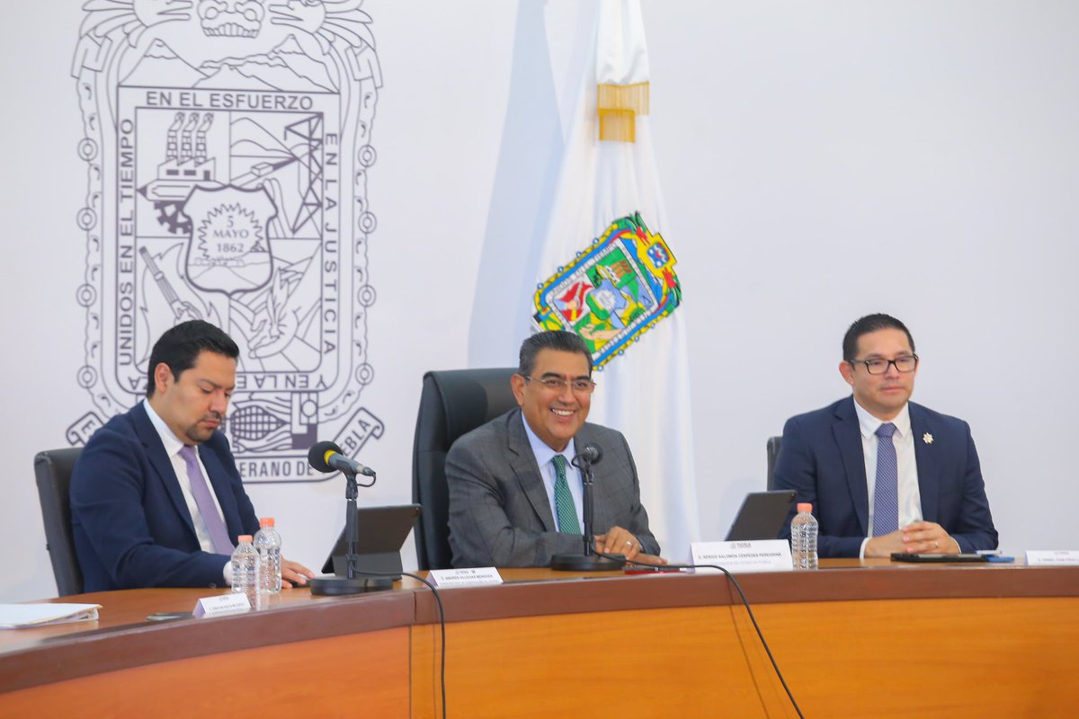 SergioSalomonC's tweet image. 📰 #RuedaDePrensa | En este gobierno tenemos claro que la educación es base para el desarrollo de nuestro estado y la creación de oportunidades para las siguientes generaciones. 

Dos acciones que se llevaron a cabo en las últimas semanas, y que celebro con gran orgullo, son la…