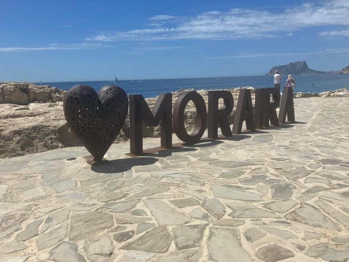 lluisbertomeu's tweet photo. Hui ha tocat vertebrar el país dels valencians i somiar per un Estat divers i plural #9dOctubre #LaViaFederal #Autogovern @TurismoTeulada @BodegasHaya @HispanoSuizas https://t.co/lSsBhSwRXy