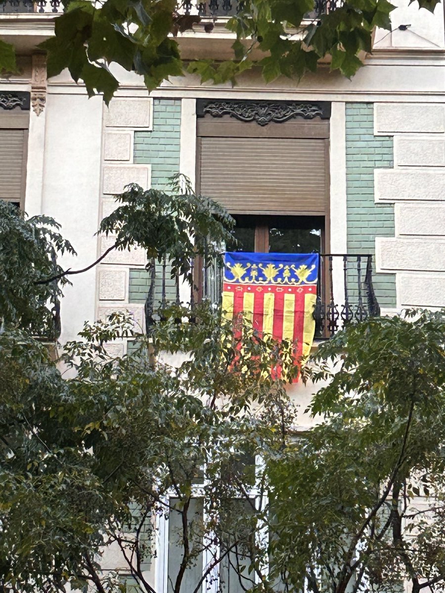 lluisbertomeu's tweet photo. Hui ha tocat vertebrar el país dels valencians i somiar per un Estat divers i plural #9dOctubre #LaViaFederal #Autogovern @TurismoTeulada @BodegasHaya @HispanoSuizas https://t.co/lSsBhSwRXy