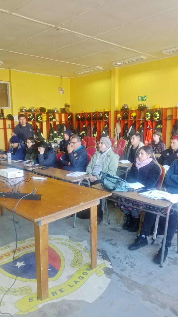 ANB_LosLagos's tweet photo. 16 Aspirantes a Bomberos de los CB. Entrelagos, Río negro, Las Cascadas y Puerto Octay realizan el Curso de Reanimación Cardiopulmonar. @ANB_Chile
@consejo10 https://t.co/HNFRXpoEmU