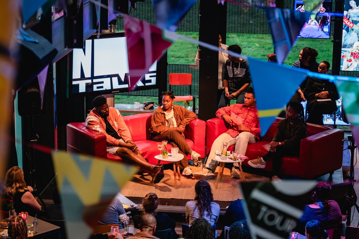 PapiVaccine's tweet photo. Laatst mocht ik een paneldiscussie hosten met @Maaspodium !! Volgende is 23 november! https://t.co/ZOQxHT5IAO