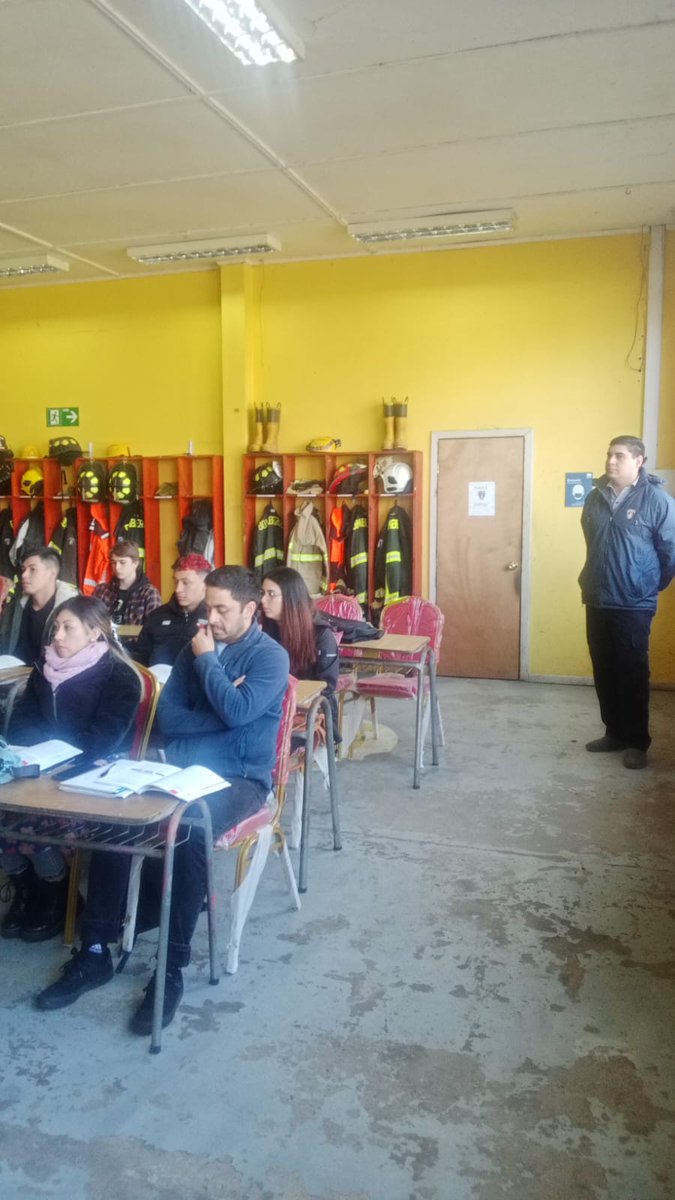 ANB_LosLagos's tweet photo. 16 Aspirantes a Bomberos de los CB. Entrelagos, Río negro, Las Cascadas y Puerto Octay realizan el Curso de Reanimación Cardiopulmonar. @ANB_Chile
@consejo10 https://t.co/HNFRXpoEmU