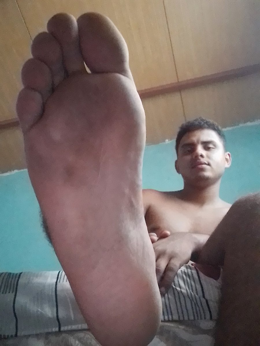 MasterSocks123's tweet photo. Nice feet🦶🏼 https://t.co/ygOEUEoRG3