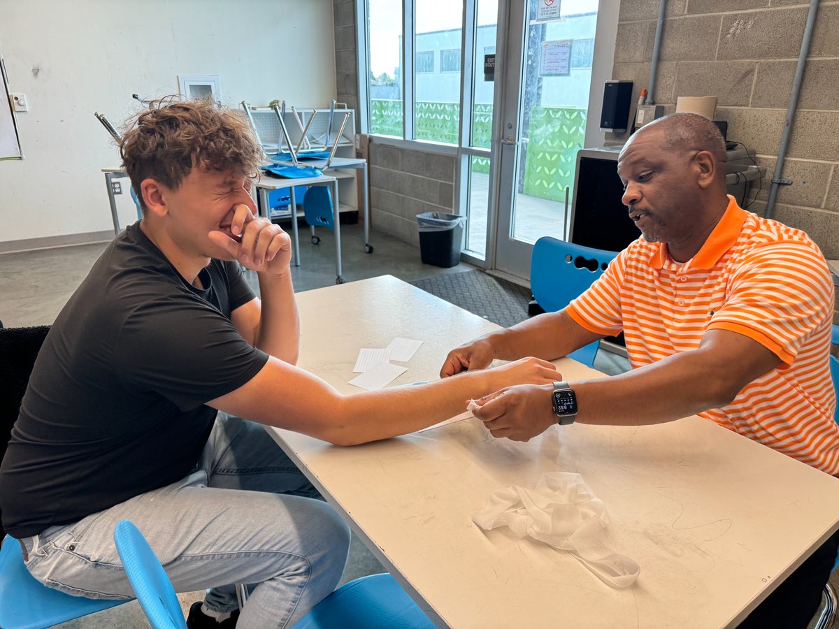 CCCS_School's tweet image. The Value of Internships - Interactive Learning for guests to put on their Vet Tech hat and learn how to wrap an &quot;animal&quot; wound and prescribe medication for the pain. #GCC_Con2023 #ElevateOurImpact #GCCLevelUp #gcc_charters #CCCS_Sac #CCCSCTE @GCC_Charters