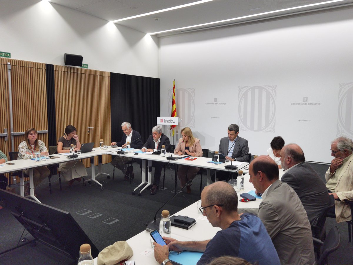 economiacat's tweet photo. 📸 La consellera @nataliamasguix ha presidit una nova sessió del Consell Assessor en Política Econòmica de Catalunya (#CAPEC).
El grup d'experts ha debatut sobre fiscalitat i sobre els indicadors de benestar i progrés social com a mesures alternatives i complementàries al PIB. https://t.co/Rjp8HqdXMO