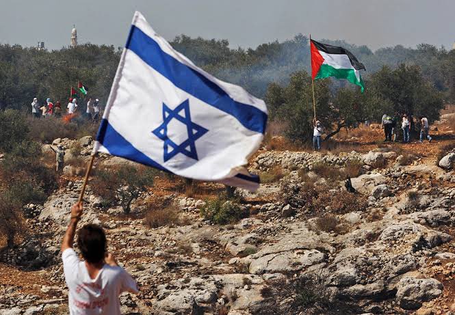 CEGUEIRA IDEOLÓGICA E PERDA DA HUMANIDADE 

Como não experimentar pesar por civis palestinos e israelenses mortos, parentes de vítimas de ambos os lados enlutados e povos em estado de angústia perante um conflito que parece não ter fim? 

Se você ignora uma dessas dores, você tem