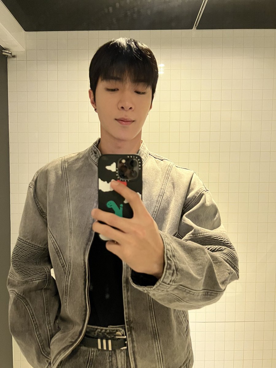 ONF_members's tweet photo. [#와이엇 #WYATT] TODAY RADIO WAS SO FUN OUR MEMBER #U THANK U SO MUCH LOVE U ALSO THANKS #STATION_Z 
#ONF #THIS_IS_WYATT #U #STATION_Z #LOVE_EFFECT https://t.co/VoDBRlduoa