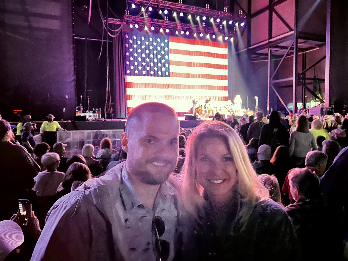 TrawickEllis's tweet photo. Got to see Willie Nelson in concert last night! #concert #outlawmusicfestival #willienelson #govtmule #theavettbrothers #thewharf #orangebeach https://t.co/NwwDTM8AzE