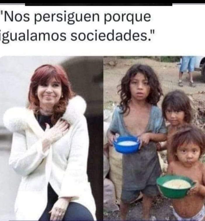 maria_casabal's tweet photo. Miren @CFKArgentina @SergioMassa @alferdez Niños comiendo de la basura, a Chicha lo atropelló un camión, buscaba comida porque tenía hambre!
Igual que muchos jubilados que comen 1 pan con mate por día.
El karma existe!
#NotienenPerdon
#PatriciaPresidente
#SeVanParaSiempre https://t.co/xgIdFanA5y