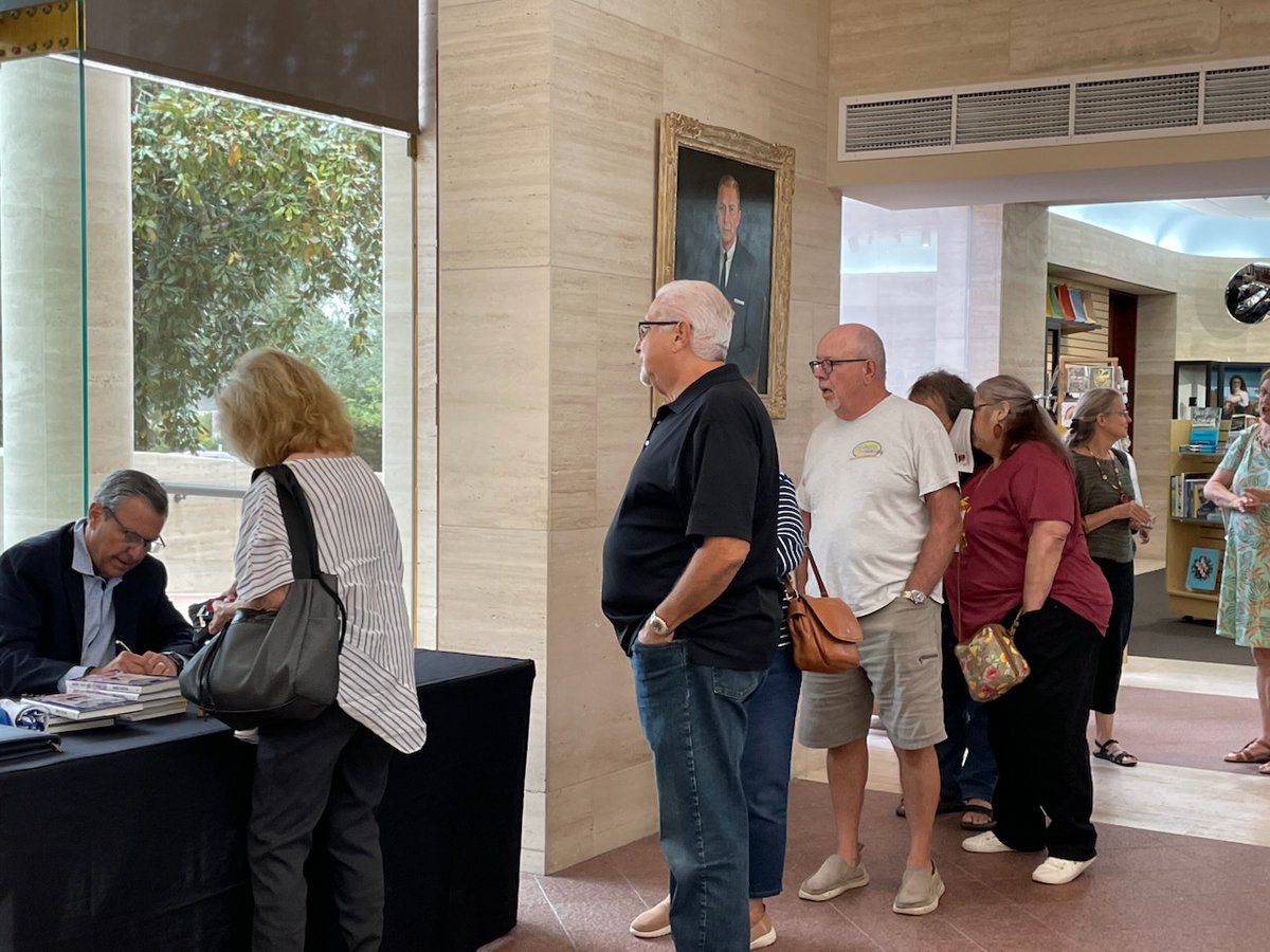 AuthorCartaya's tweet photo. What a time we had at Appleton Museum. It was great connecting with people sharing my story. It was an honor and I am thankful for all of the love and support received by so many.

#author #cubanamerican #appletonmuseum #ocala #florida https://t.co/SxQnDlxyi6