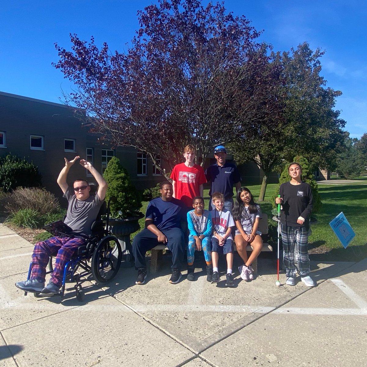 WallTwpSchools's tweet photo. Special THANKS to Barlow's Flower Farm for helping us bring the fall festivity to the outside of Wall Intermediate School! 🍁🎃
#WallTogether #WallIntermediate #Barlows #CommunitySupport #FallDecorations #WeAreConnected https://t.co/gbquvfsg8G