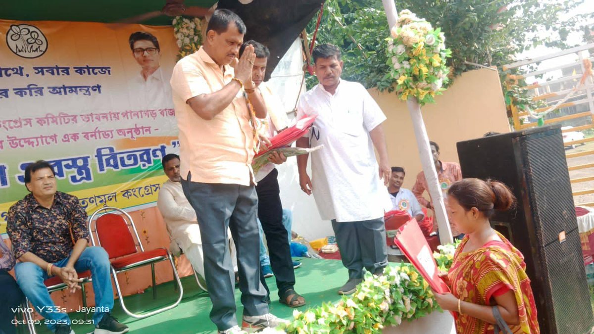 Rtr_saheb's tweet photo. পানাগড় বাজার তৃণমূল কংগ্রেস কমিটির উদ্যোগে সম্বর্ধনা ও বস্ত্র বিতরণ অনুষ্ঠানে...
@AITCofficial @MamataOfficial @abhishekaitc @BiswanathParial https://t.co/U4hTH3y7KL