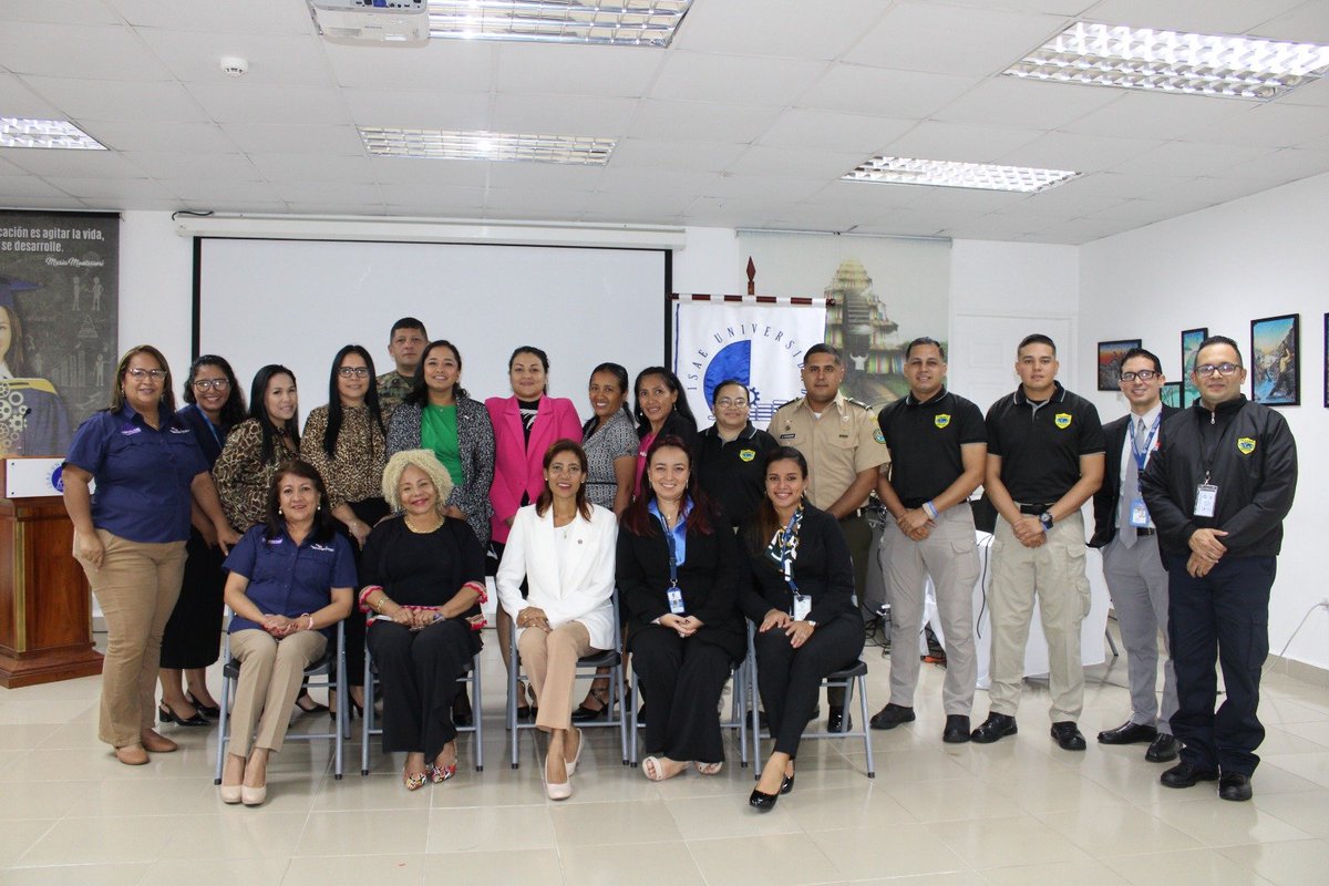 En alianza con <a href="/ISAEUniversidad/">ISAE UNIVERSIDAD</a>, culminamos las sustentaciones del Diplomado en Gestión Integral de Fronteras con enfoque de Derechos Humanos en #Darién, con la presentación del <a href="/senafrontpanama/">SENAFRONT PANAMÁ</a> con propuesta de ruta de atención de primaria de personas migrantes.

📌<a href="/CitImmCanada/">IRCC</a>