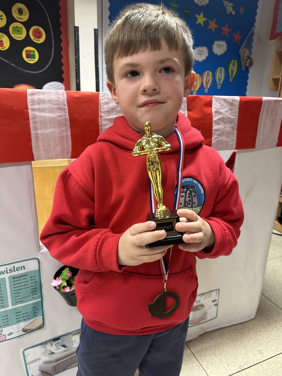 Congratulations to Albie, he had a busy sporting weekend and was named man of the match for his football team!⚽️🥅 #HealthyHarri #proud
