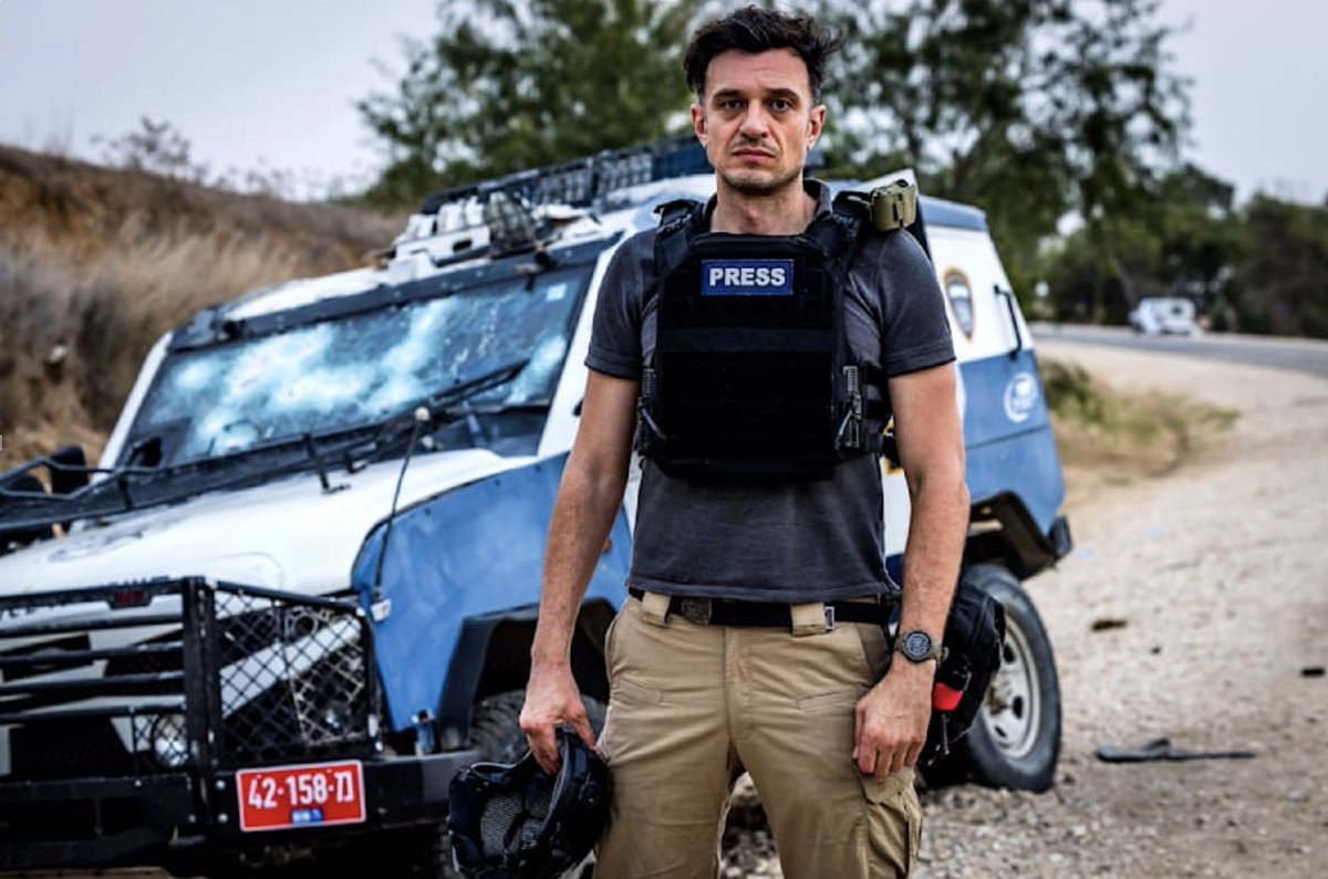 BILD's tweet photo. Für BILD berichten aus Israel u.a. @ronzheimer @bjoernstritzel @tilbiermann mit ihren Teams. Sie berichten über das Grauen, das palästinensische Terroristen seit Tagen anrichten. Danke für Eure Arbeit, passt auf Euch auf! https://t.co/3C0OSB9zMA