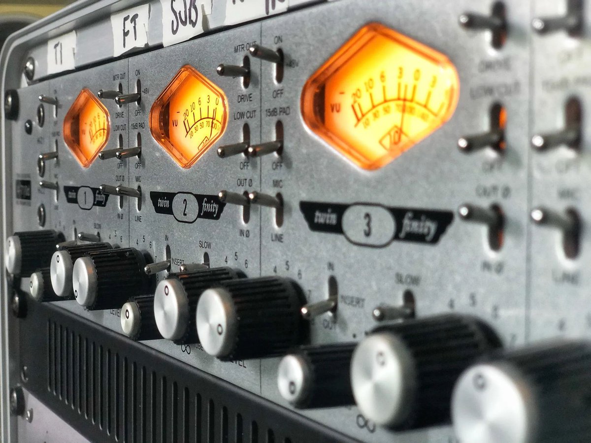 markmidwinter's tweet photo. Recording with these pre's today #vintagevibe.
- - - - - - - - - - - - - -
#studiosession #sessionplayer #workingdrummer #drumsrecording #professionalmusician #drumstudio #recordingstudio #musicproducer #songwriting #recordingartist #musicstudio #behindthescenes #songwriterlife https://t.co/Z0ujOz160b