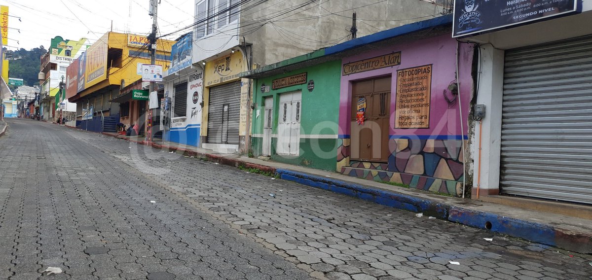 fdleon84's tweet image. Hace siete días inició todo esto.

Hoy lunes 09 de octubre así permanece la cabecera departamental de Sololá. 

Negocios cerrados, calles desoladas, manifestación por tiempo indefinido.