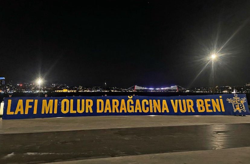 pankartgfb's tweet photo. LAFI MI OLUR DARAĞACINA VUR BENİ!

#PankartGFB https://t.co/fnXbUJTcP9