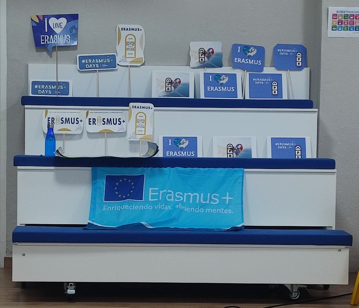 cprdemerida's tweet photo. Comenzamos el camino hacia la internacionalización de nuestros centros educativos.@sepiegob @InnovacionForm @UpeBadajoz #ErasmusDays2023 #ErasmusCprInclusion Mérida https://t.co/D2QS8arJ7t