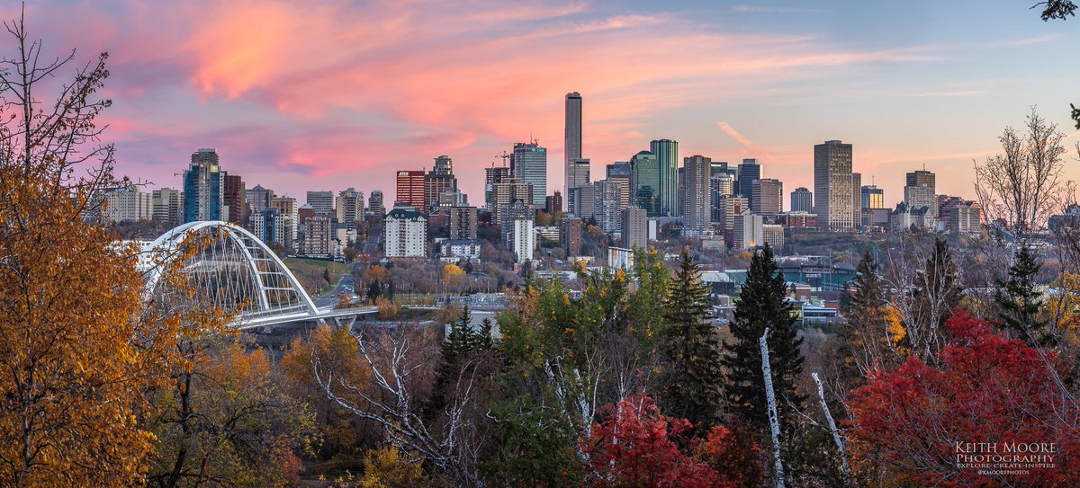 kmoorephotos's tweet photo. Happy Thanksgiving to my fellow Canadians!! Sunrise views this morning in Edmonton!! #yeg #photography #skyline #Autumn #ThanksgivingCanada https://t.co/rosTRFRIVH