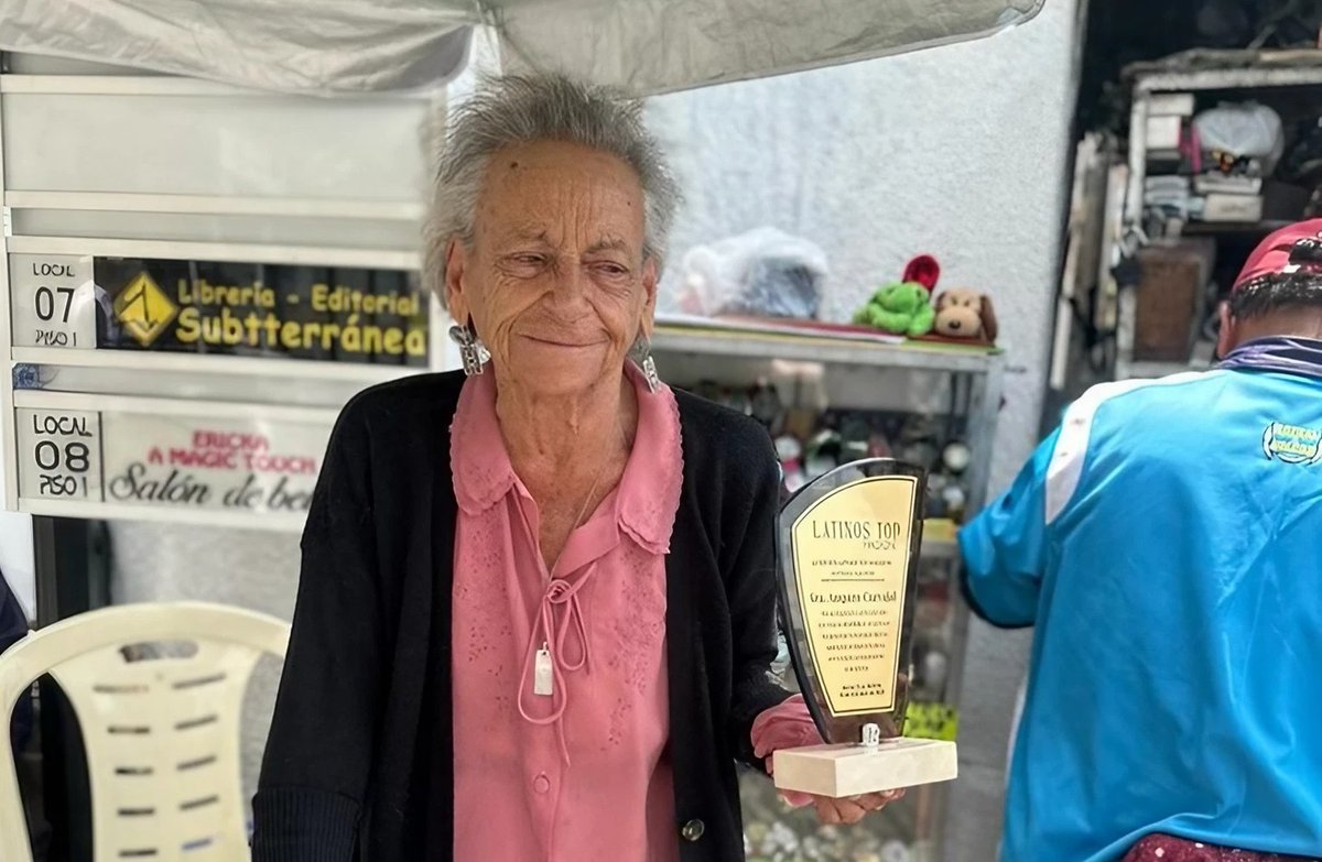 CabildeoDigital's tweet photo. #CabildeoDigital #Loúltimo #Loimportante
LATINOS TOP MAGAZINE OTORGA A AMPARO CARVAJAL UN RECONOCIMIENTO A SU VALENTÍA
Carvajal está más de medio siglo en la Defensa de los Derechos Humanos en Bolivia.
https://t.co/6M1jBooFmj https://t.co/bD3kKb5Uv7