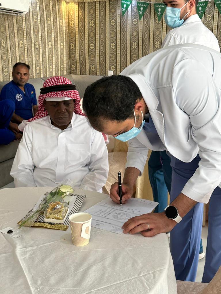 uqudent's tweet photo. قامت كلية طب الأسنان ممثلة بمكتب خدمة المجتمع و العمل التطوعي بالتعاون مع إدارة العمل التطوعي و المسؤولية المجتمعية بـجامعة أم القرى بتفعيل اليوم العالمي لكبار السن و ذلك بتنظيم النادي الطلابي و الجمعية السعودية لطب الأسنان لزيارة لدار الرعاية الاجتماعية بمكة المكرمة. https://t.co/LqZikxrpKO