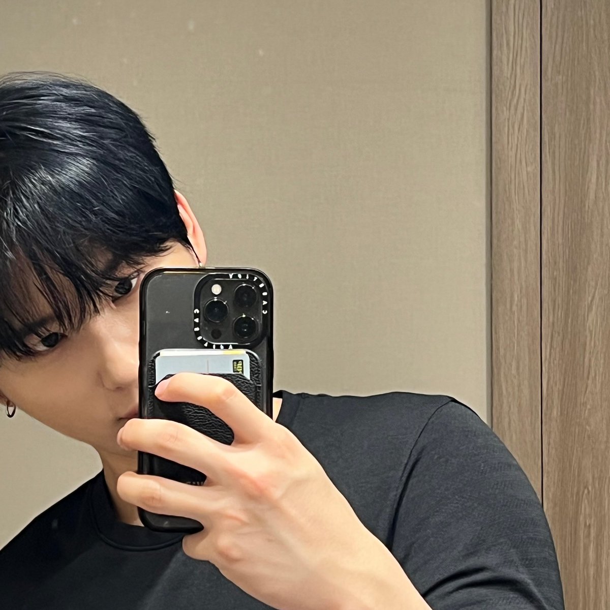 CRAVITY_twt's tweet photo. 잘자 🖤
#우빈 https://t.co/M1FNxDFA14