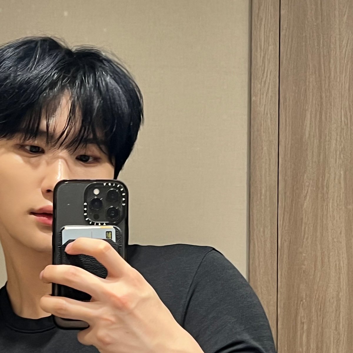CRAVITY_twt's tweet photo. 잘자 🖤
#우빈 https://t.co/M1FNxDFA14