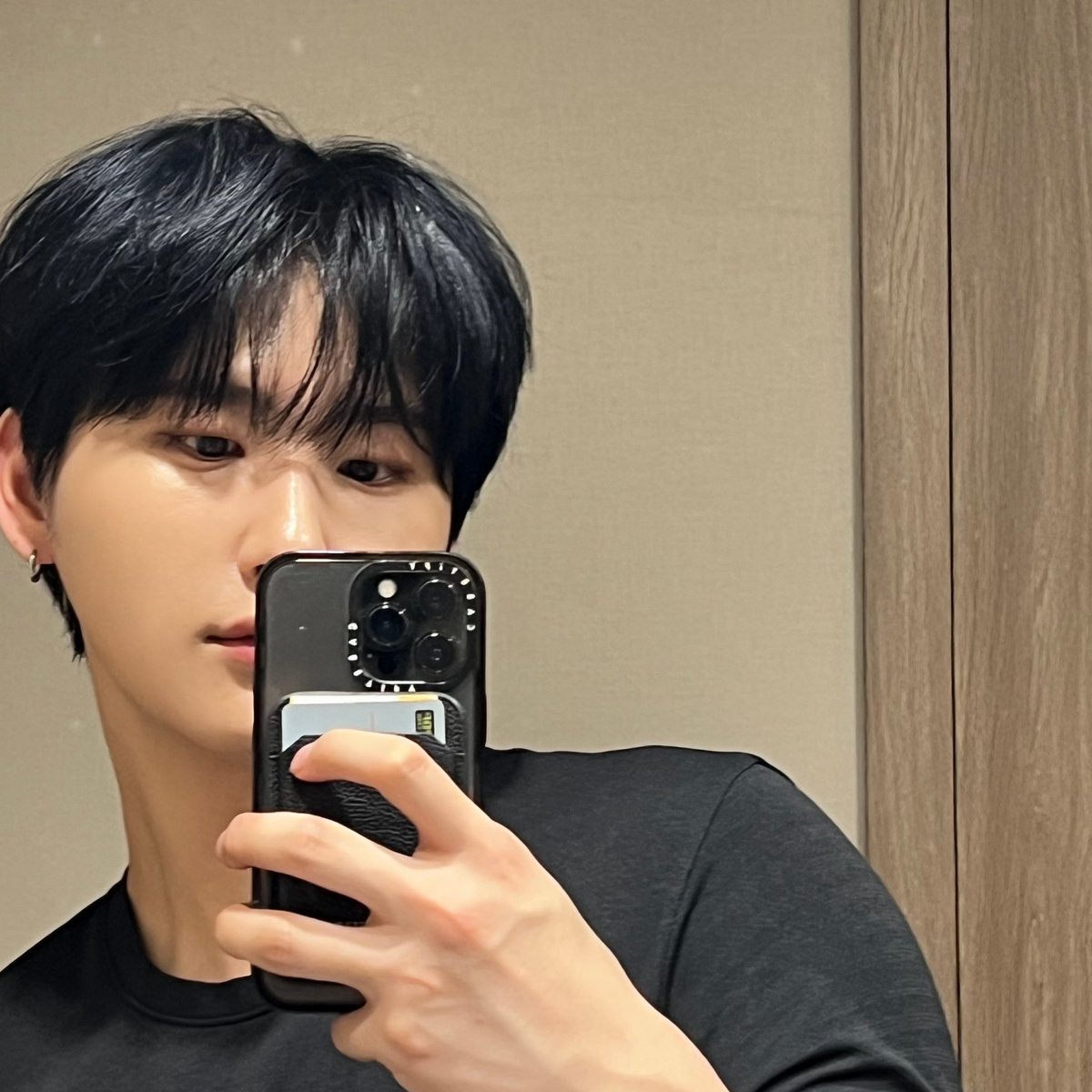 CRAVITY_twt's tweet photo. 잘자 🖤
#우빈 https://t.co/M1FNxDFA14