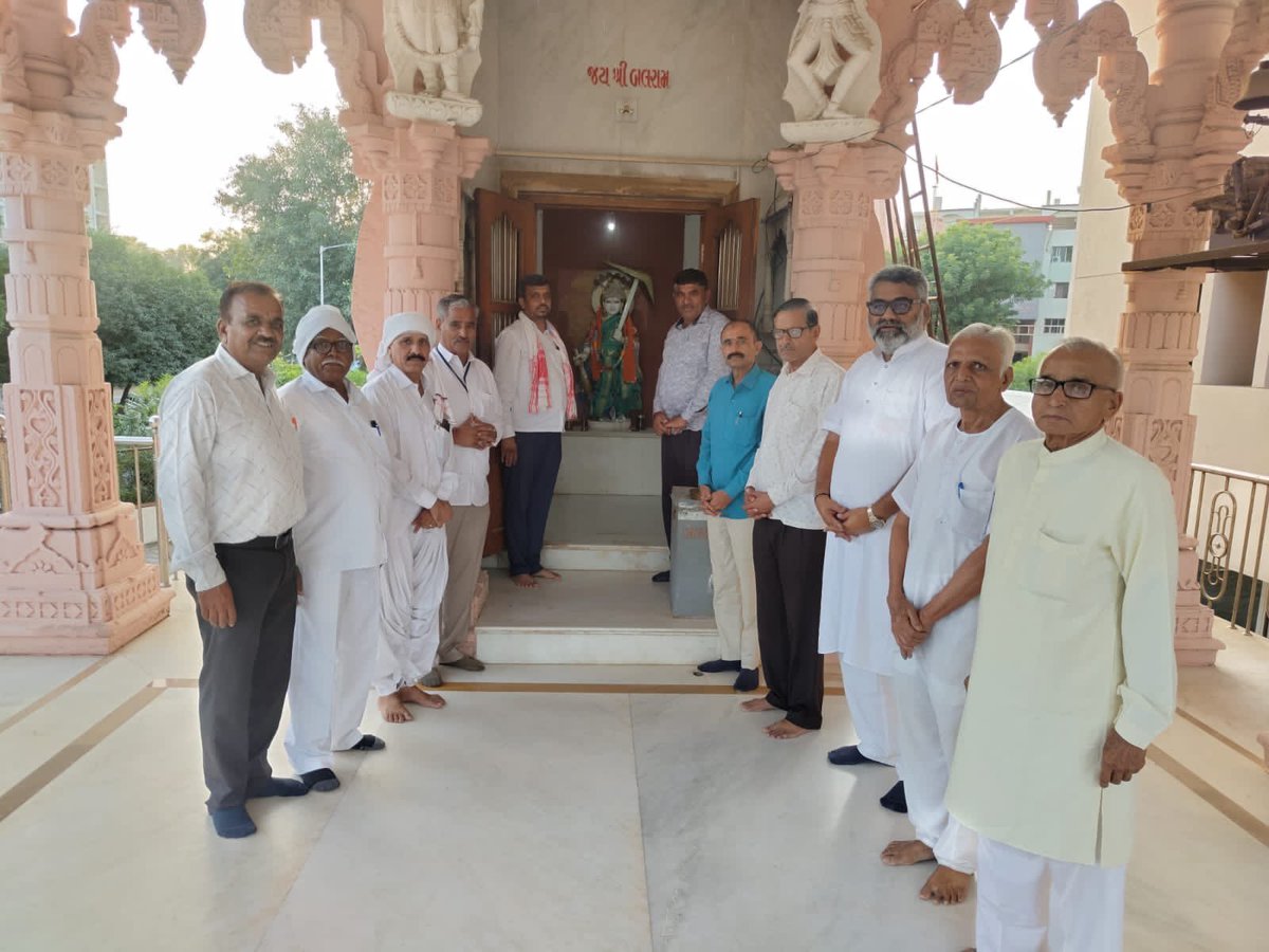 TBChhangaBJP's tweet photo. શ્રી બલરામ મંદિર પરિસર, ગાંધીનગર ખાતે પ્રદેશ ભારતીય કિસાન સંઘ કાર્યાલયની મુલાકાત લીધી. કચ્છ જિલ્લા ભાજપ અધ્યક્ષશ્રી @iDevjiVarchand , જિલ્લા પંચાયતના પ્રમુખશ્રી જનકસિંહ જાડેજા, ધારાસભ્યશ્રીઓ શ્રી @aniruddhdavebjp , શ્રી @pmjadejamla તેમજ ભારતીય કિસાન સંઘના આગેવોનો સાથે રહ્યા https://t.co/QLgzXbzJuP