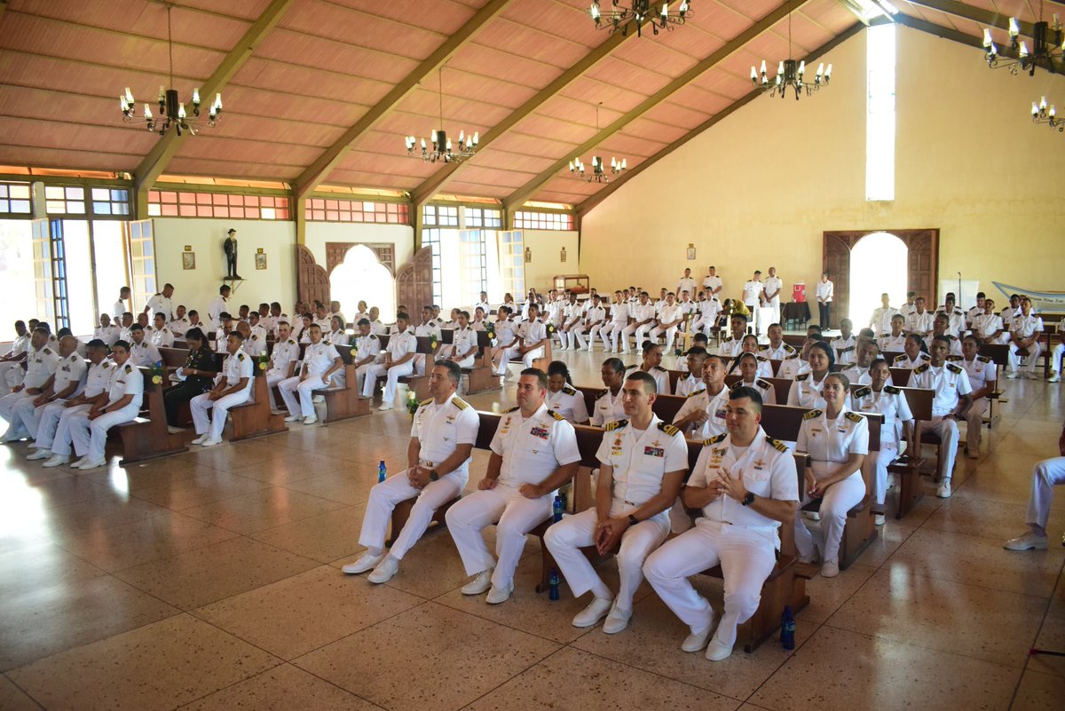 ARB_CANB23's tweet photo. 📌#09OCT En la Iglesia Nuestra Señora del Valle en el sector de Cumboto II en Puerto Cabello la @ARB_CANB23 realizó una Misa en conmemoración al Sexagésimo Aniversario de esta Gran Unidad de Combate, realzando así nuestros valores eclesiásticos. #AviadoresNavalesPorSiempre https://t.co/yAvUlnkYRh